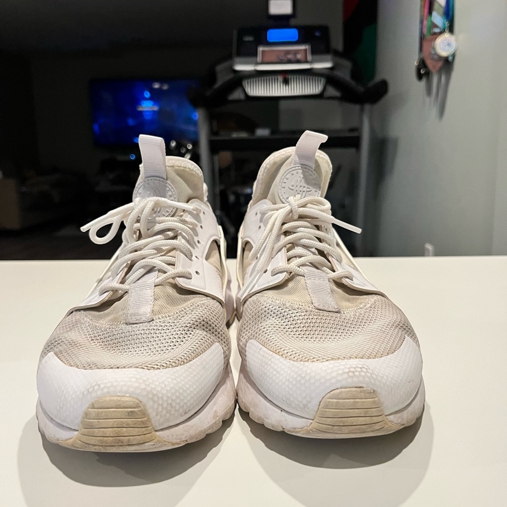 Nike White Hurrache, size 9.5, $25